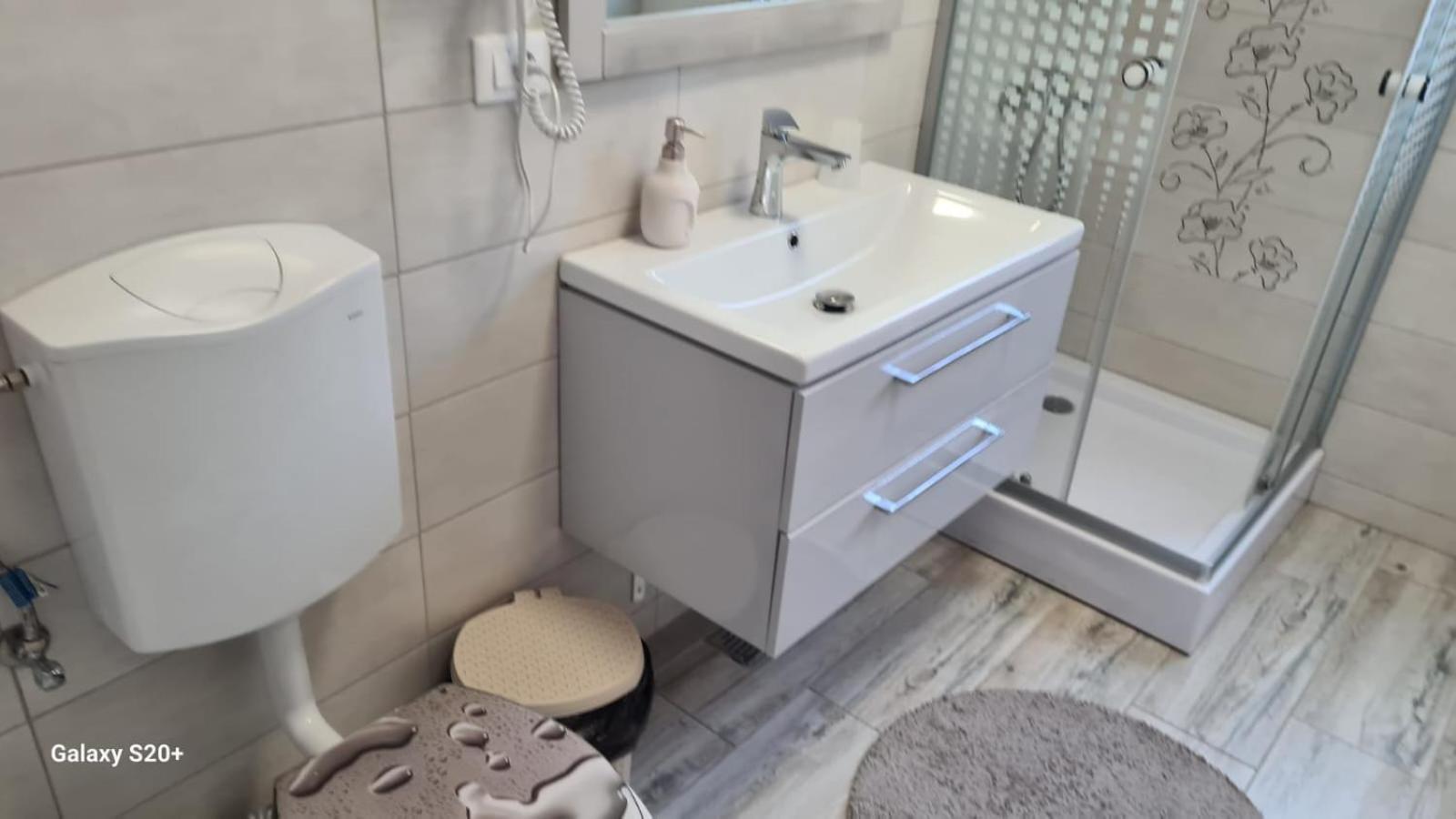 Apartament David Râmnicu Vâlcea المظهر الخارجي الصورة